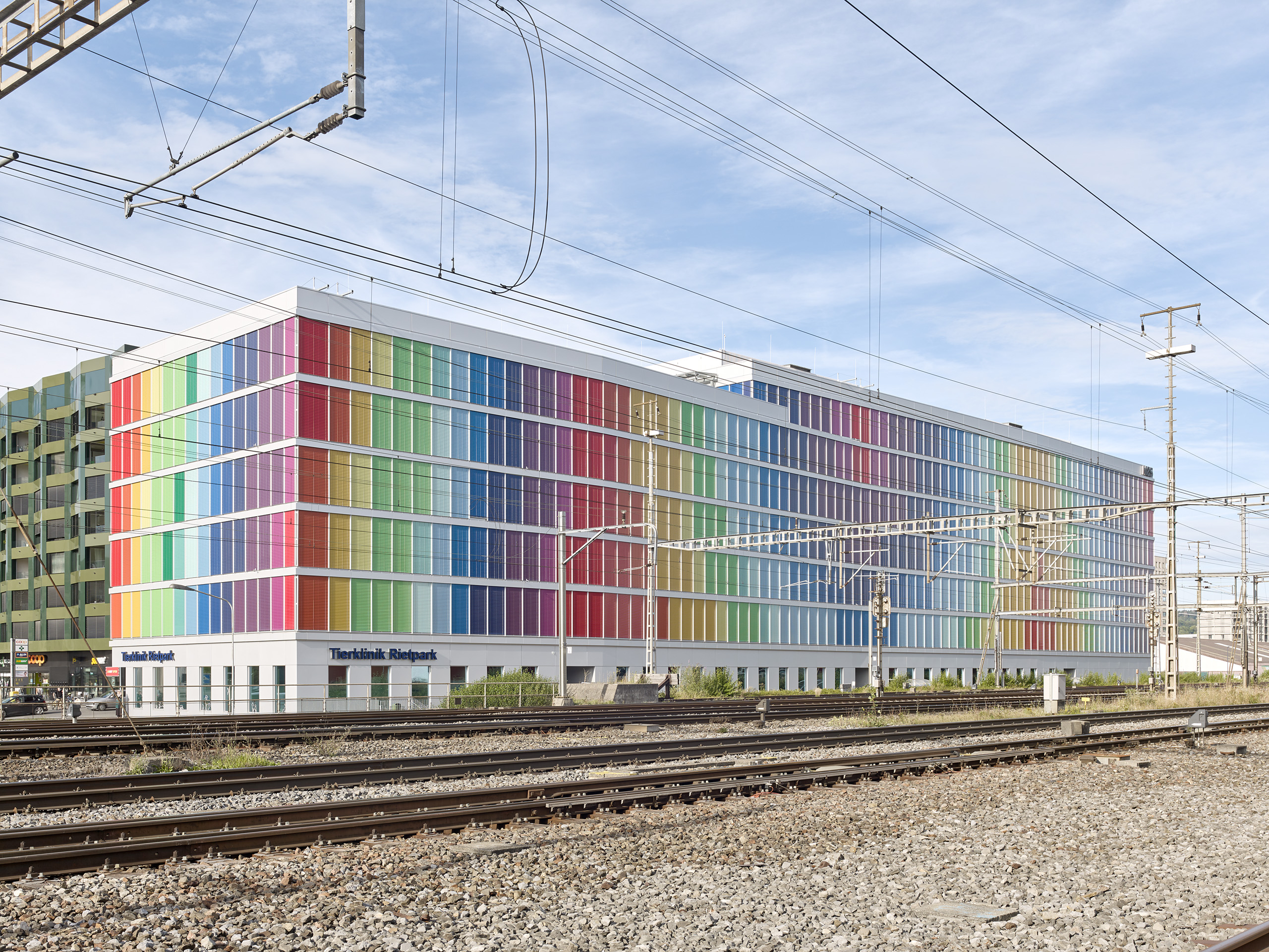 Brogebude Iris, Schlieren